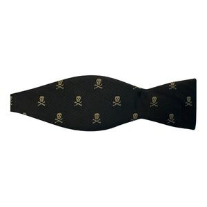 Black Skull Pattern Reversible Bow Tie